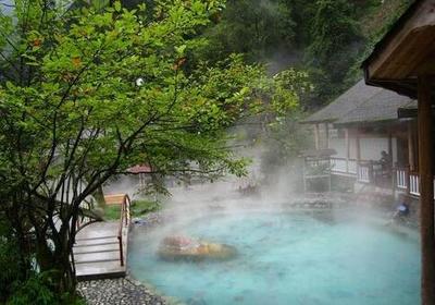 想品尝临安特色农家美食吗？快来芦荻温泉酒店吧